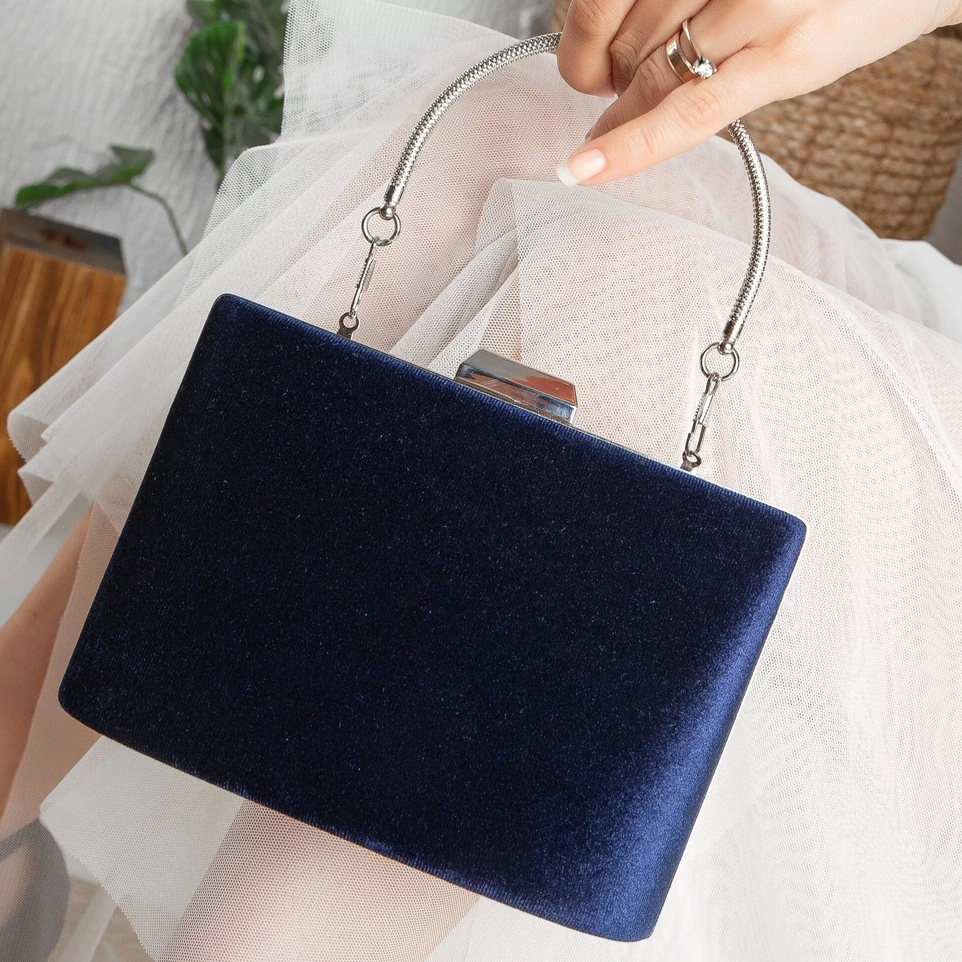 Alba Vegan Velvet Clutch | Blue