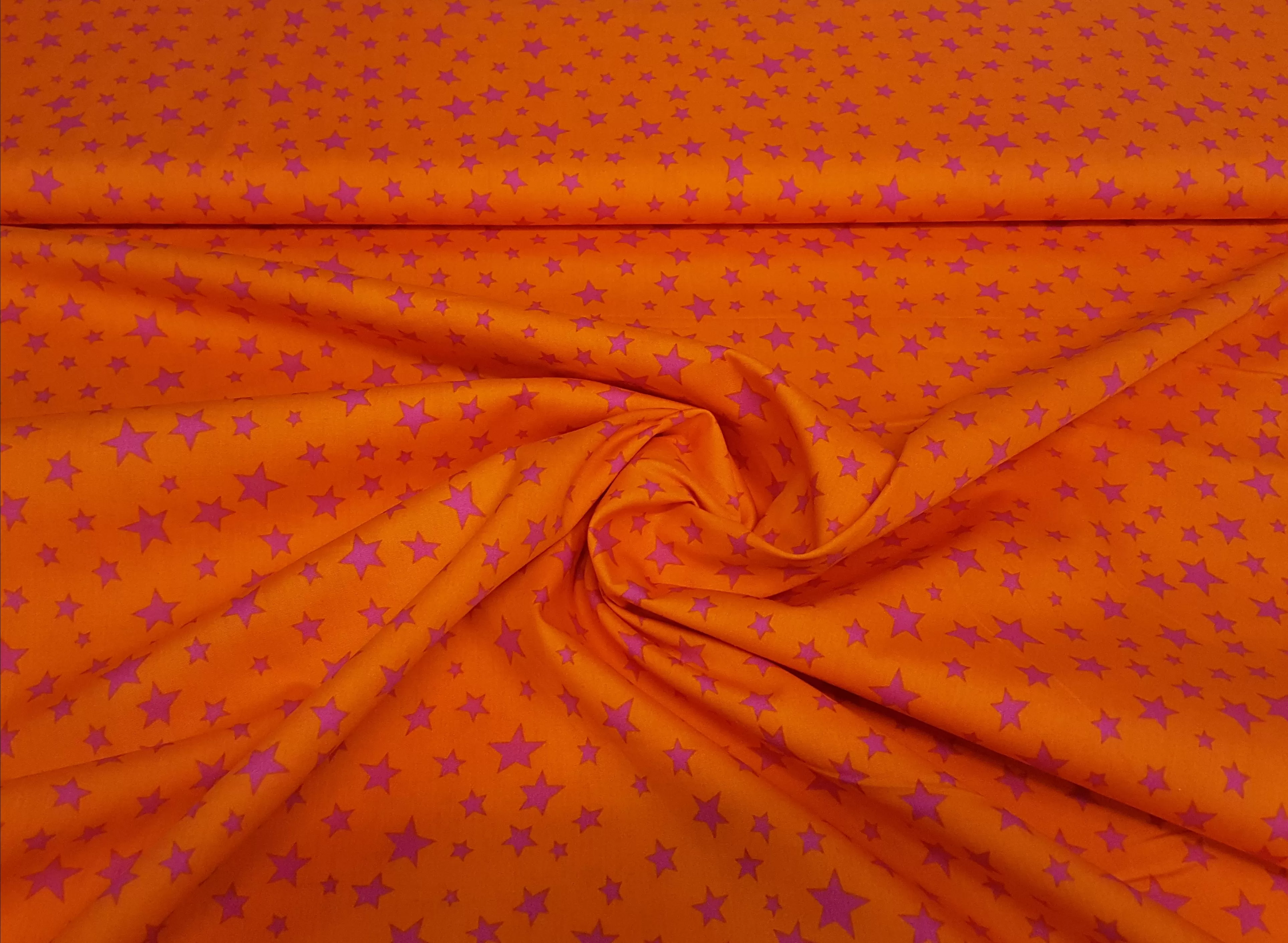 Baumwollstoff Webware in orange mit fuchsia farbenen Sternen