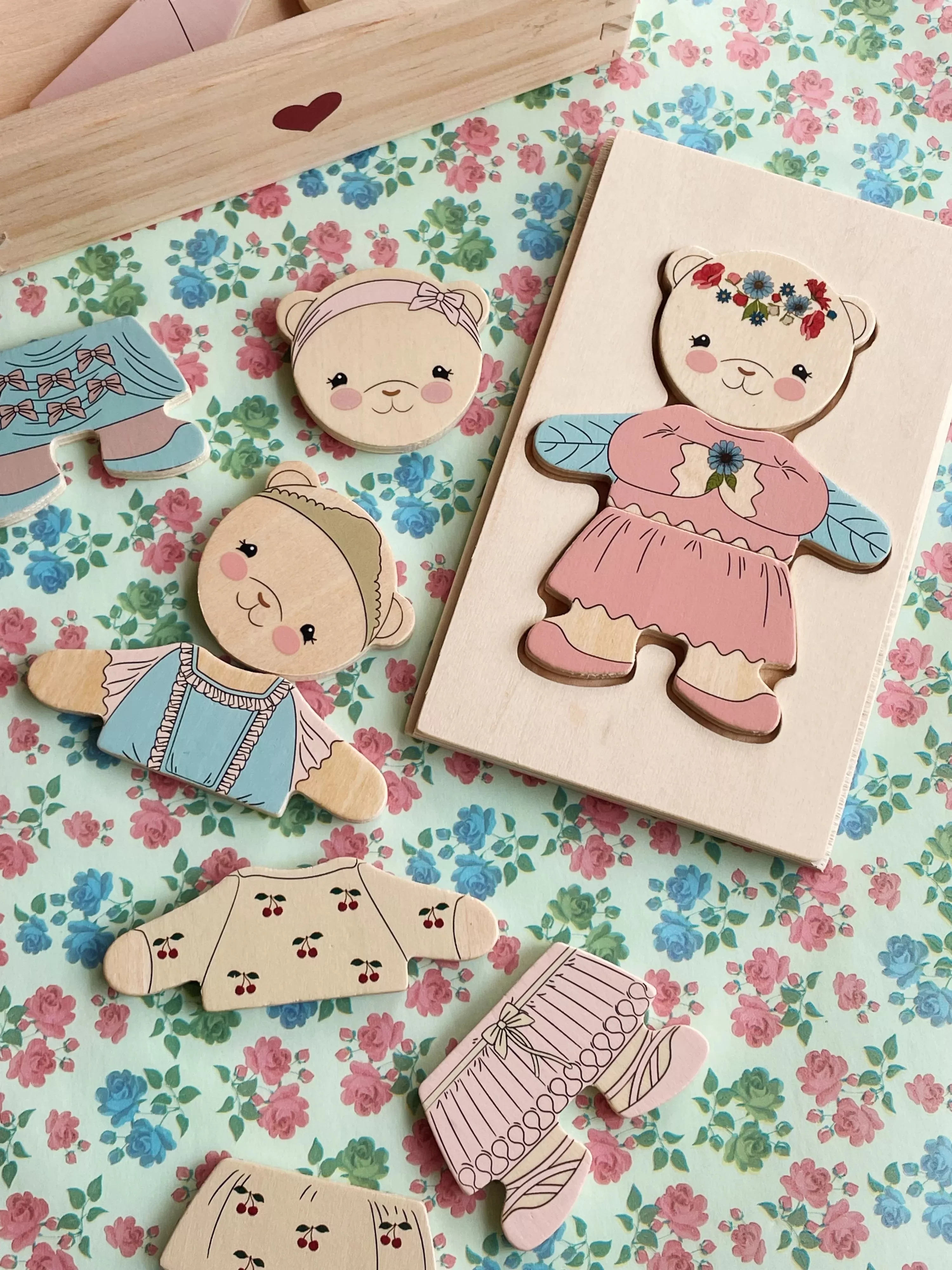 Konges Sløjd Wooden Teddy Dress Up Puzzle - Dusty Pink